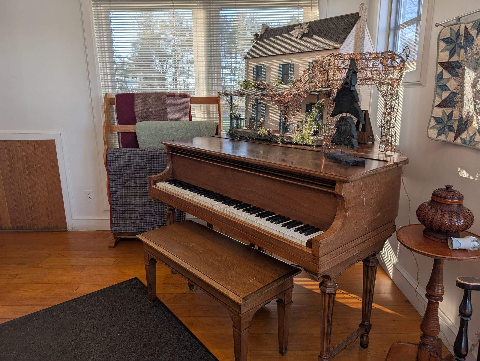 A grand piano in the inn parlour