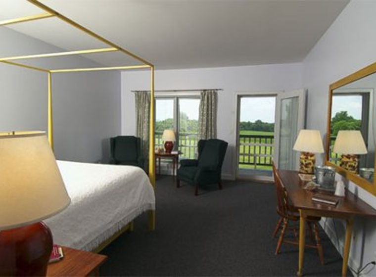 The Eastern Bluebird - Room 2 at Murphin Ridge Inn