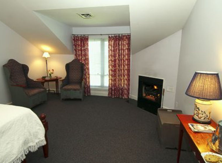 The Woodpecker - Room 8 at Murphin Ridge Inn