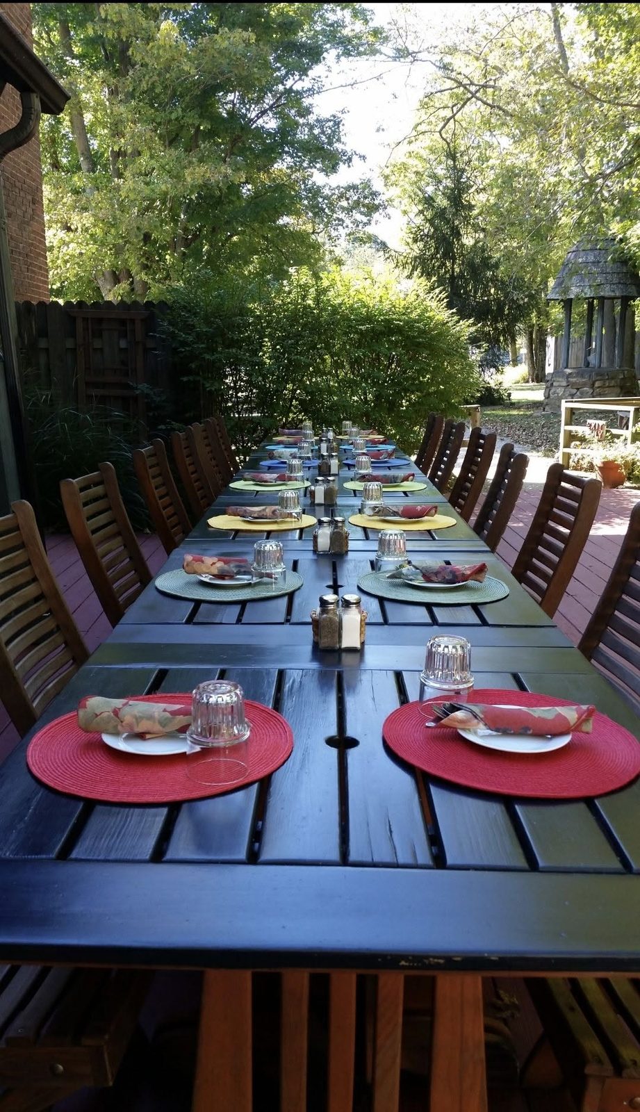 A long table set for supper at Murphin Ridge Inn.